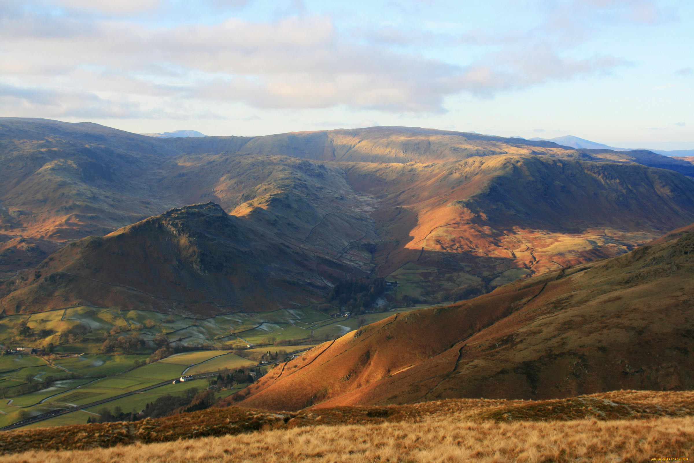 Овраг под горой. Ложбина на горе. Лейк-Дистрикт национальный парк фото. National Parks of the uk. Камбрия в природе фото.